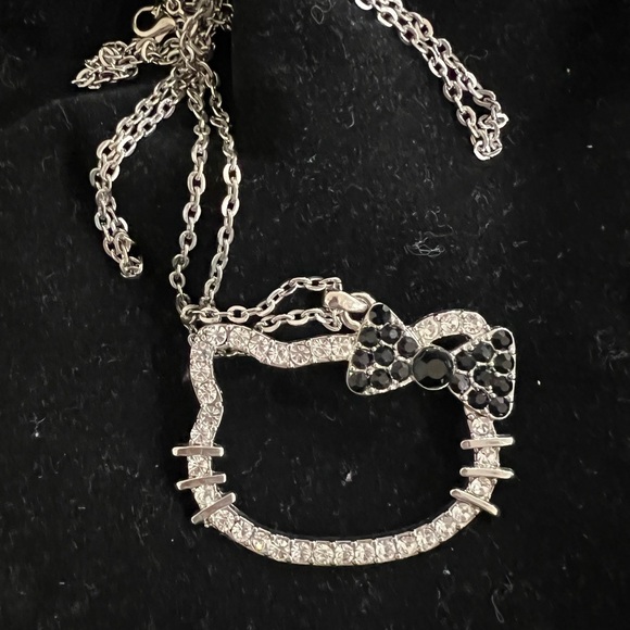 Hello kitty necklace - Picture 2 of 2